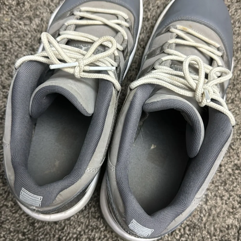 Gray Jordan retro 11 low size 7